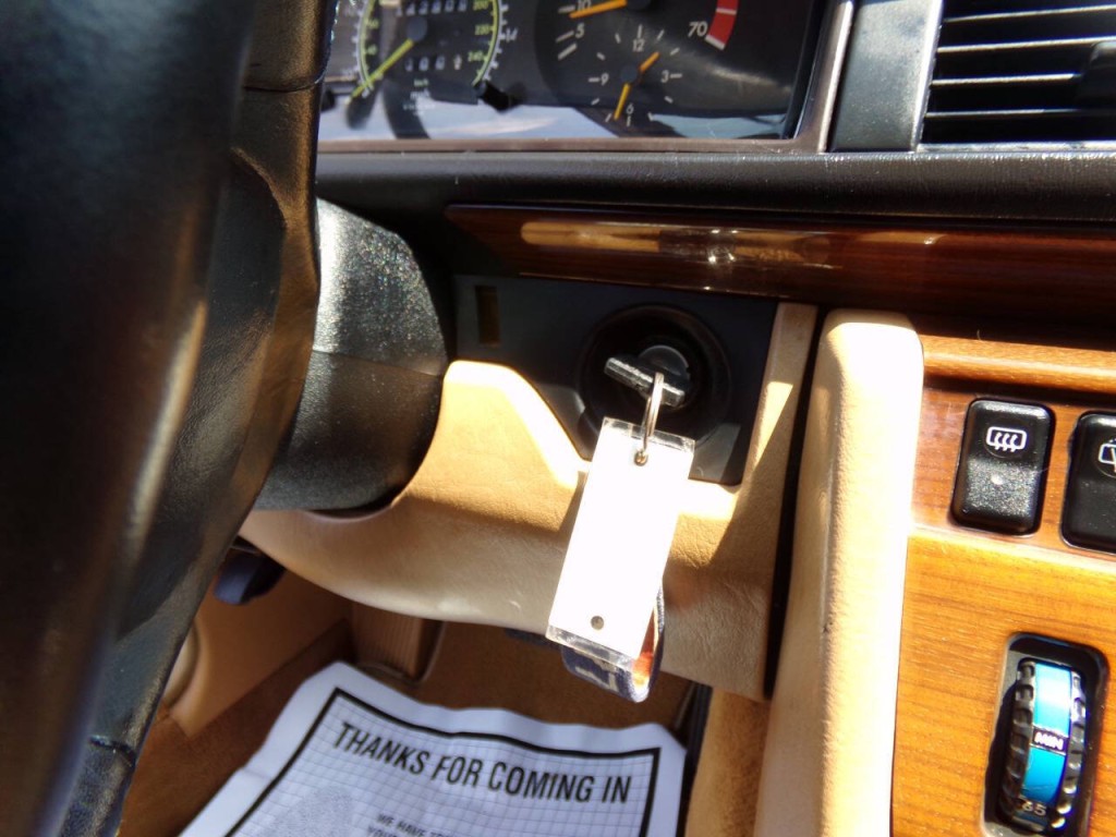 1990 Mercedes-Benz 300-Class Image 21