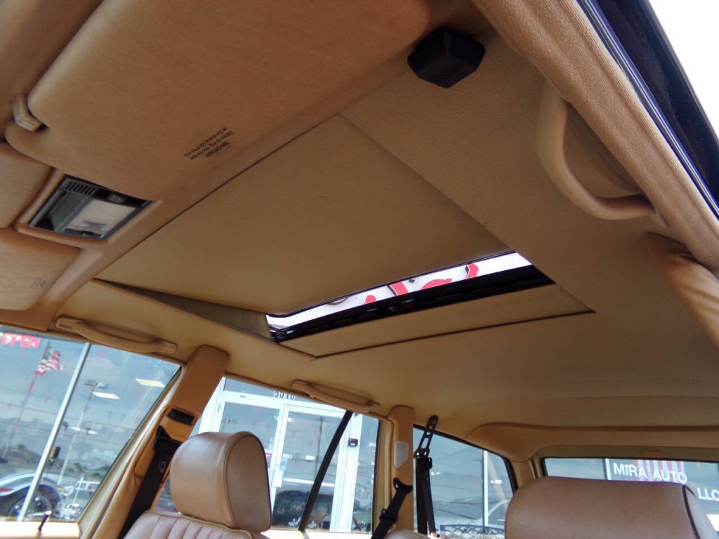 1990 Mercedes-Benz 300-Class Image 26