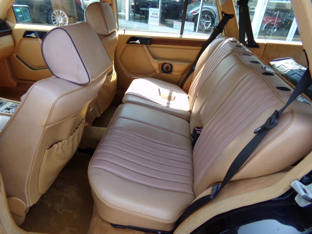 1990 Mercedes-Benz 300-Class Image 28