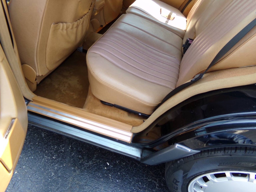 1990 Mercedes-Benz 300-Class Image 30