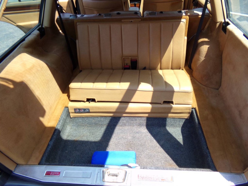 1990 Mercedes-Benz 300-Class Image 32