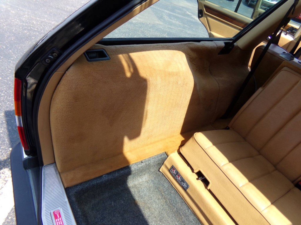 1990 Mercedes-Benz 300-Class Image 34