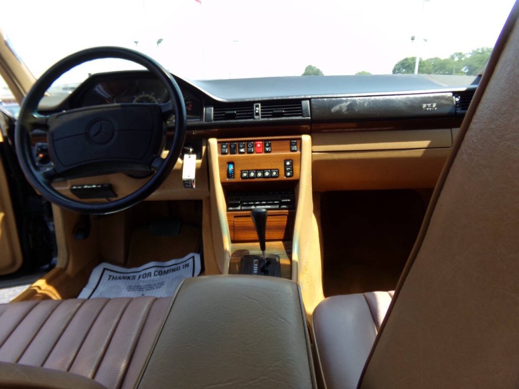 1990 Mercedes-Benz 300-Class Image 38