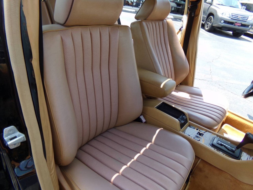 1990 Mercedes-Benz 300-Class Image 48
