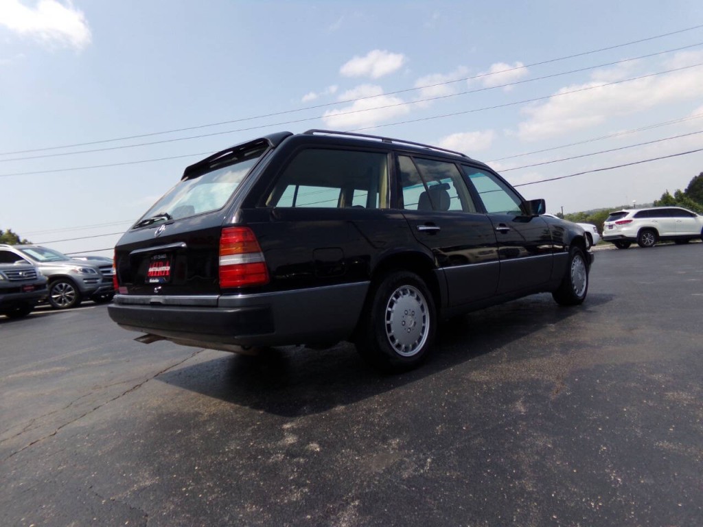 1990 Mercedes-Benz 300-Class Image 57