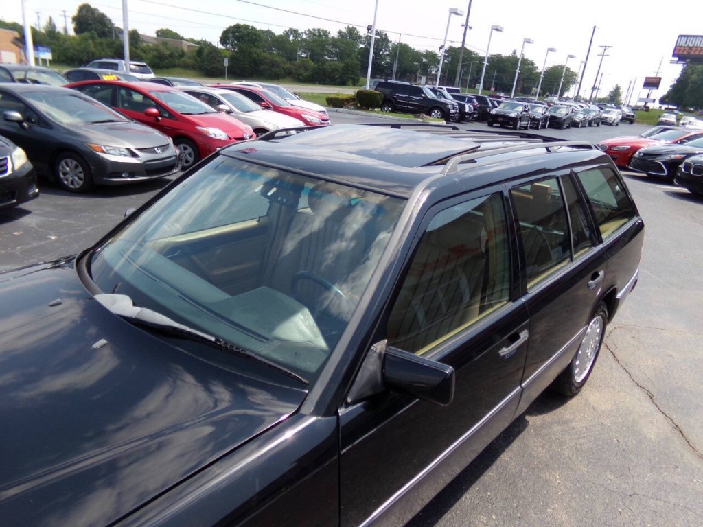 1990 Mercedes-Benz 300-Class Image 63