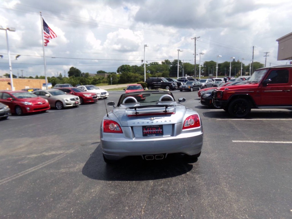 2005 Chrysler Crossfire Image 8