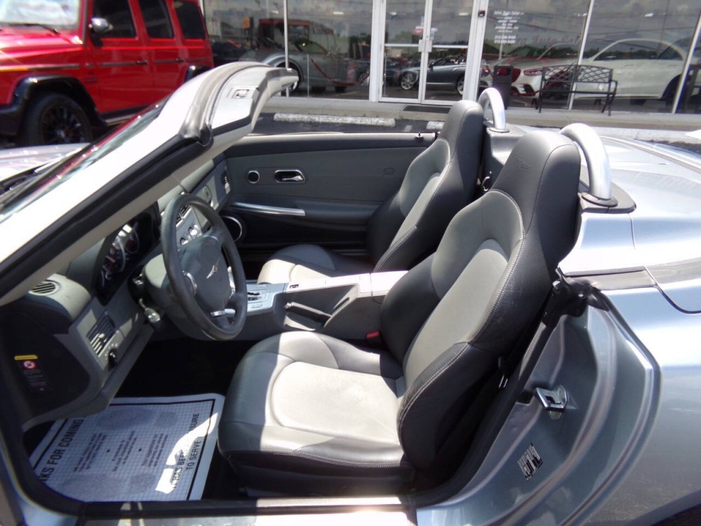 2005 Chrysler Crossfire Image 11