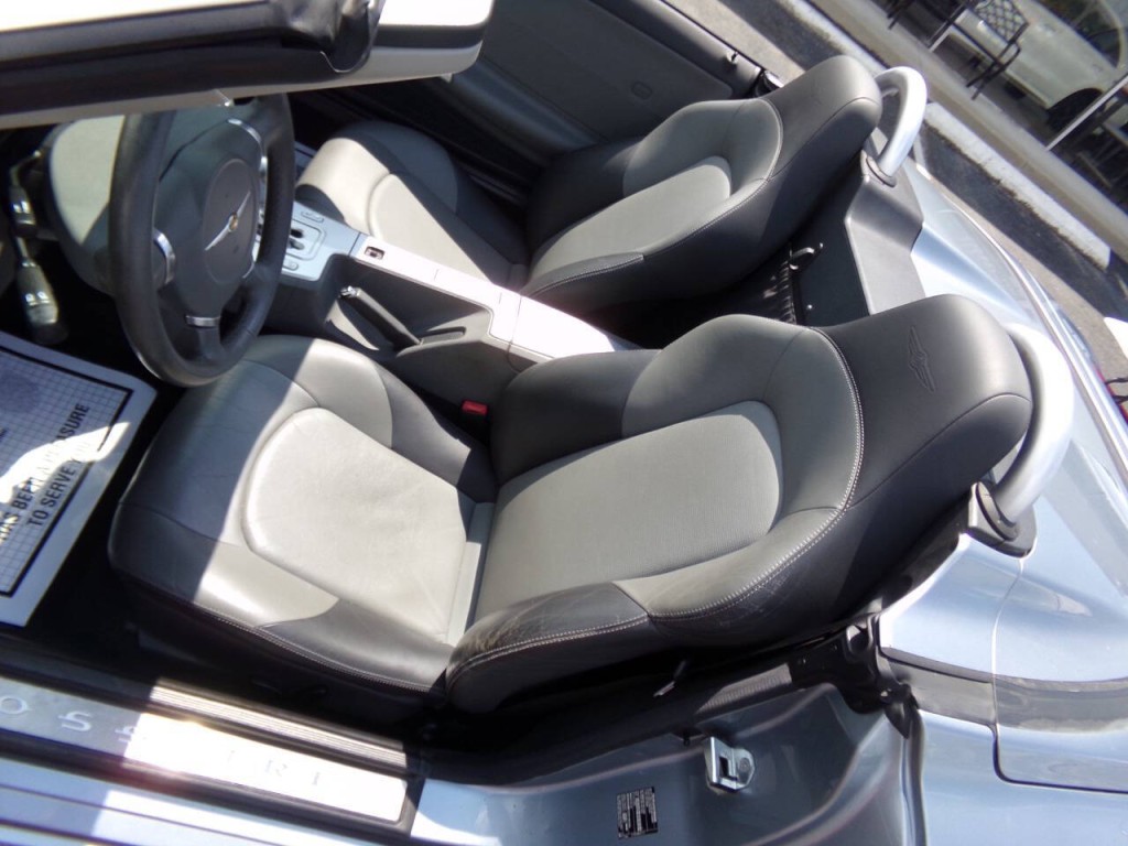 2005 Chrysler Crossfire Image 12
