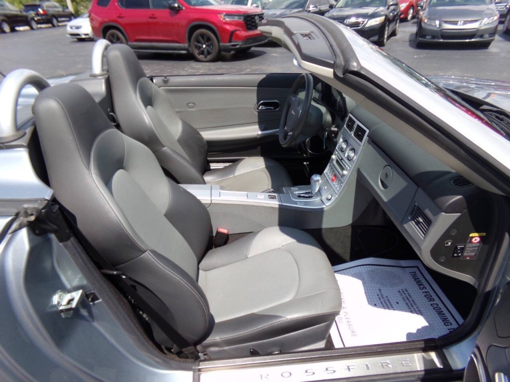 2005 Chrysler Crossfire Image 15