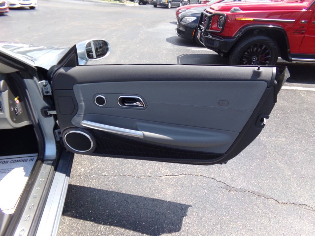 2005 Chrysler Crossfire Image 19