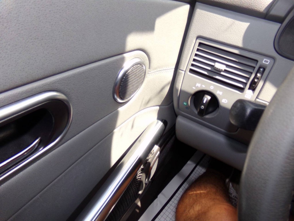 2005 Chrysler Crossfire Image 51
