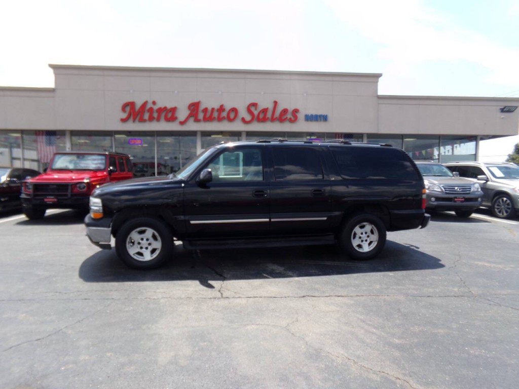 2005 Chevrolet Suburban Image 2