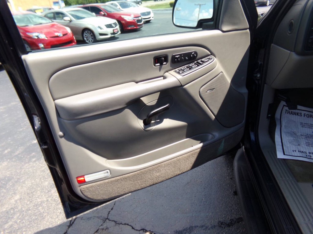 2005 Chevrolet Suburban Image 14
