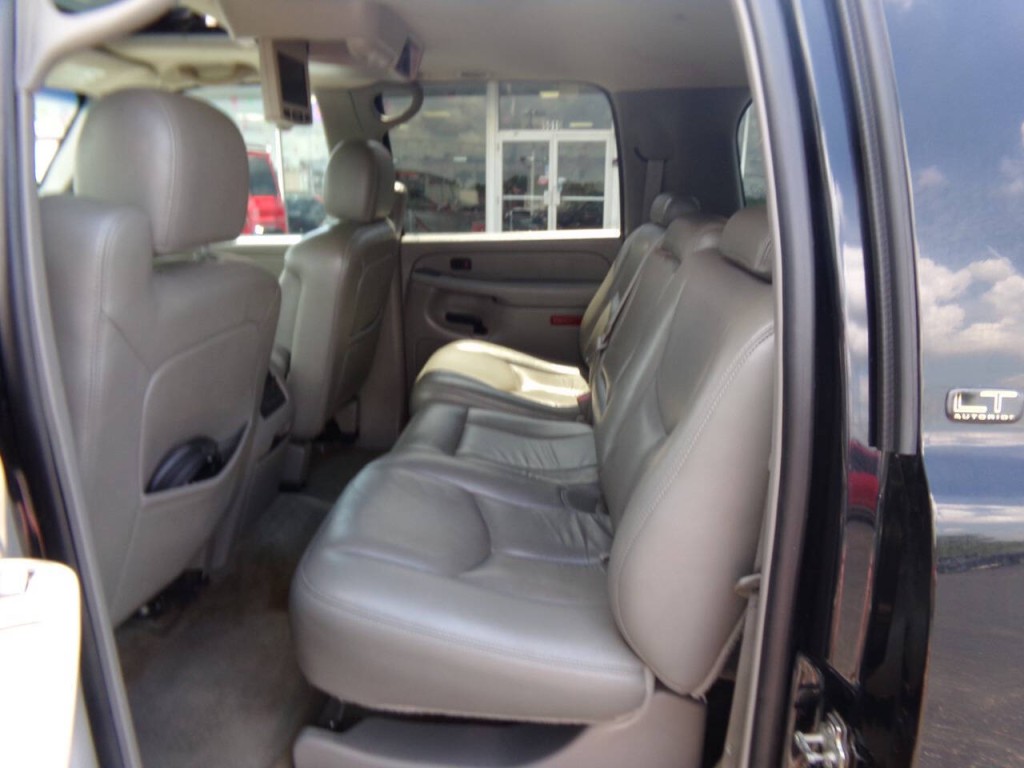 2005 Chevrolet Suburban Image 15