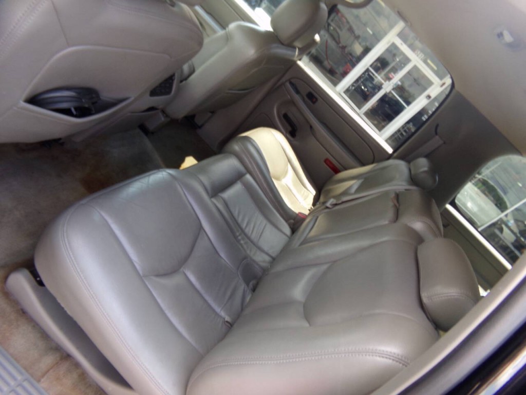 2005 Chevrolet Suburban Image 16