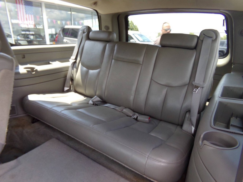 2005 Chevrolet Suburban Image 17