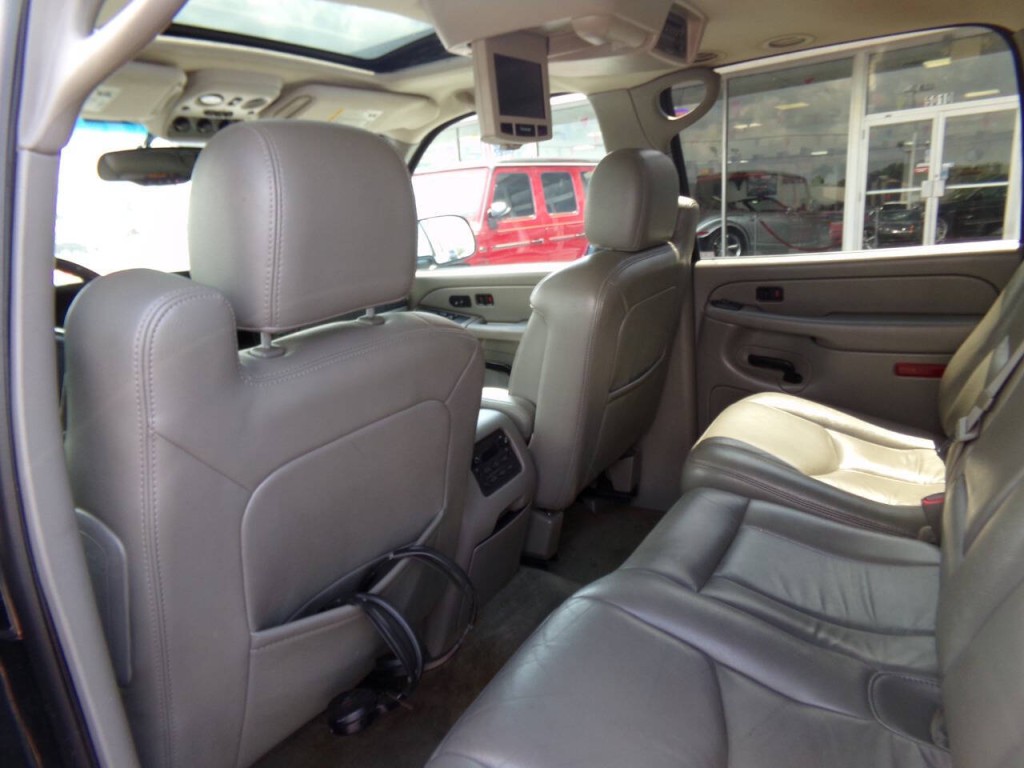 2005 Chevrolet Suburban Image 18