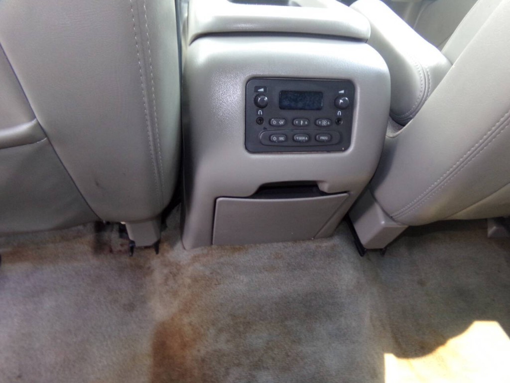 2005 Chevrolet Suburban Image 19