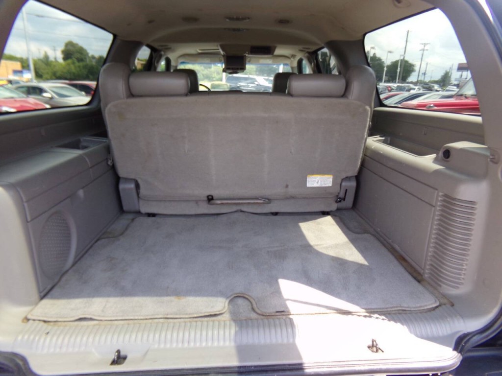 2005 Chevrolet Suburban Image 21