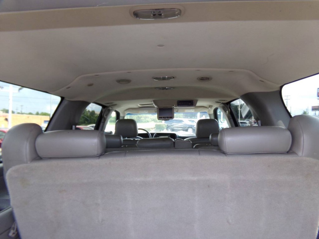 2005 Chevrolet Suburban Image 22