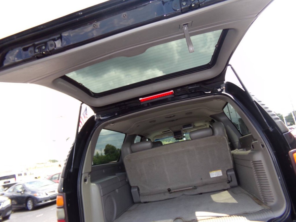 2005 Chevrolet Suburban Image 23