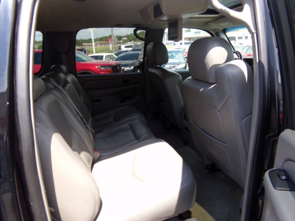 2005 Chevrolet Suburban Image 24