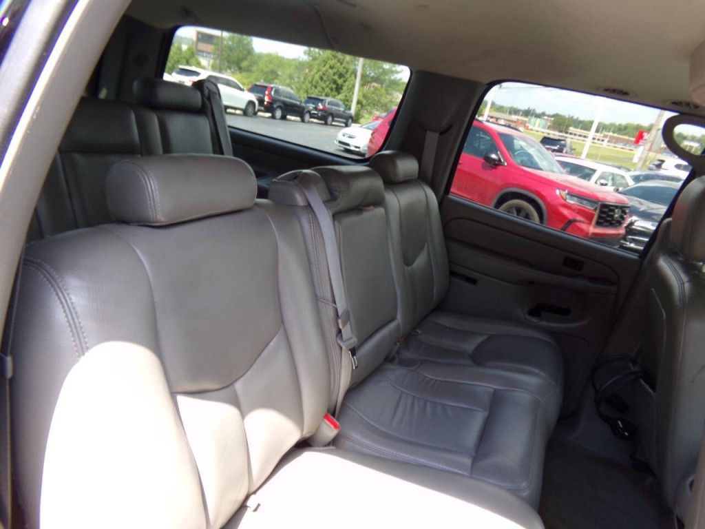 2005 Chevrolet Suburban Image 25
