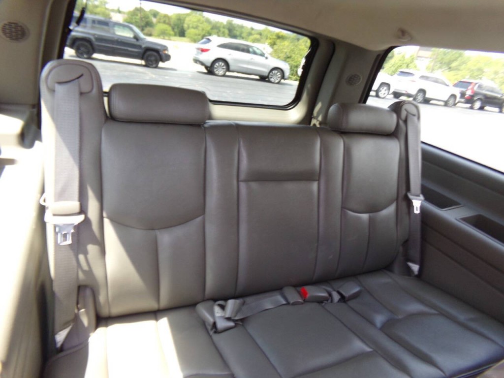 2005 Chevrolet Suburban Image 26