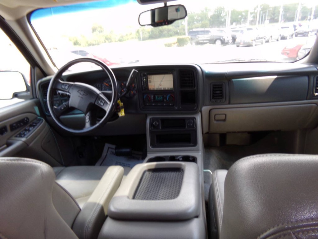 2005 Chevrolet Suburban Image 28