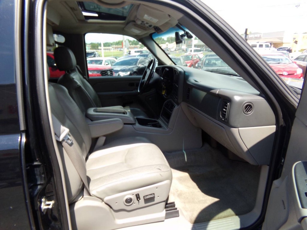 2005 Chevrolet Suburban Image 30