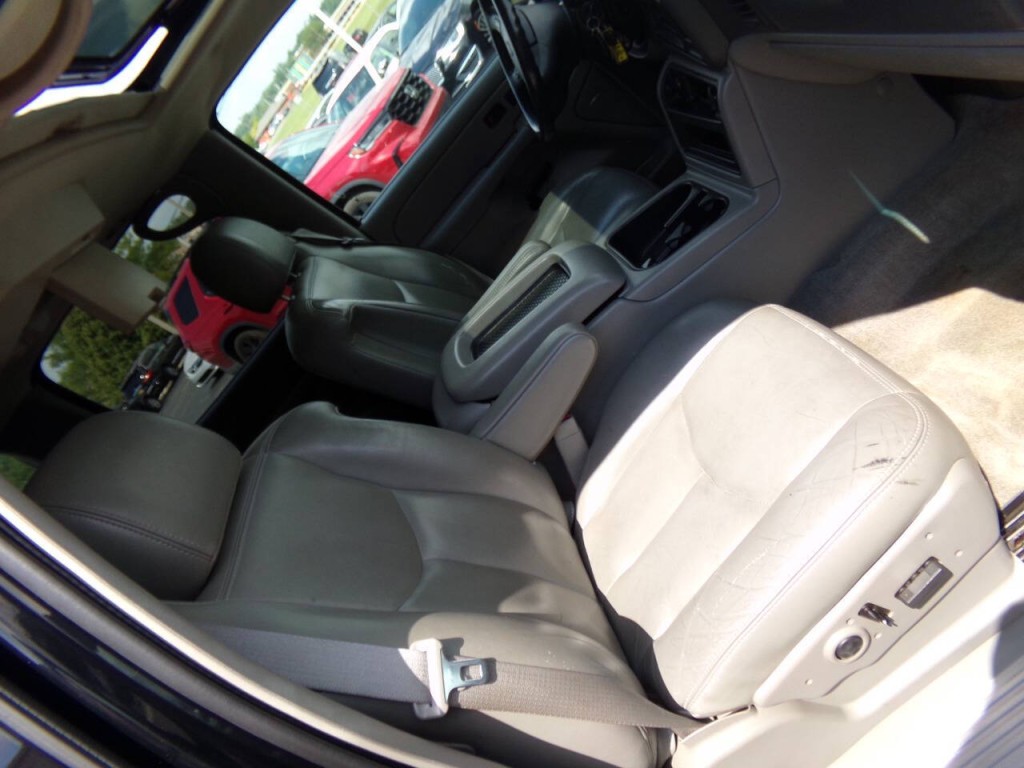 2005 Chevrolet Suburban Image 31