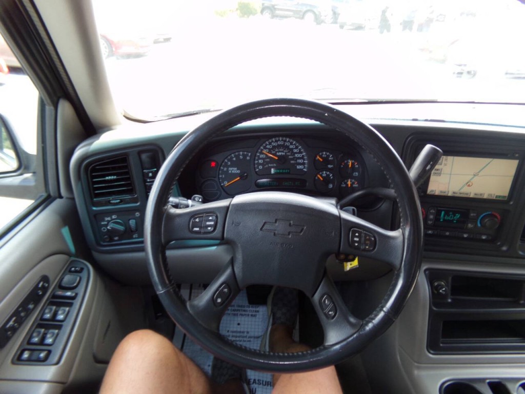 2005 Chevrolet Suburban Image 60