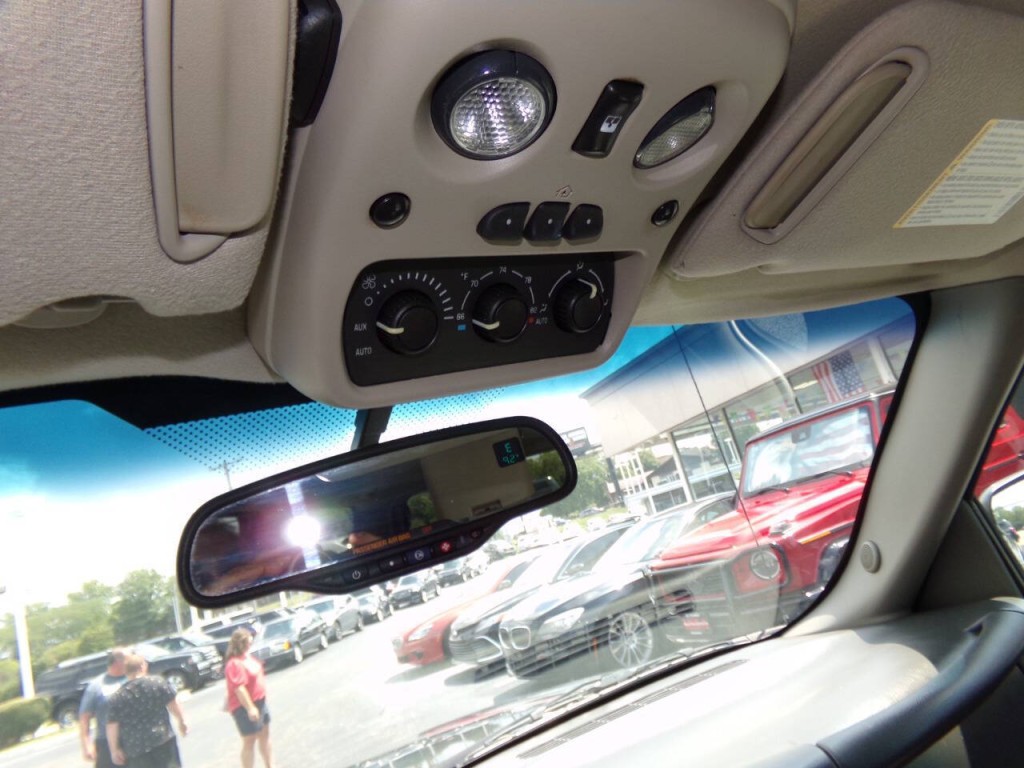 2005 Chevrolet Suburban Image 66