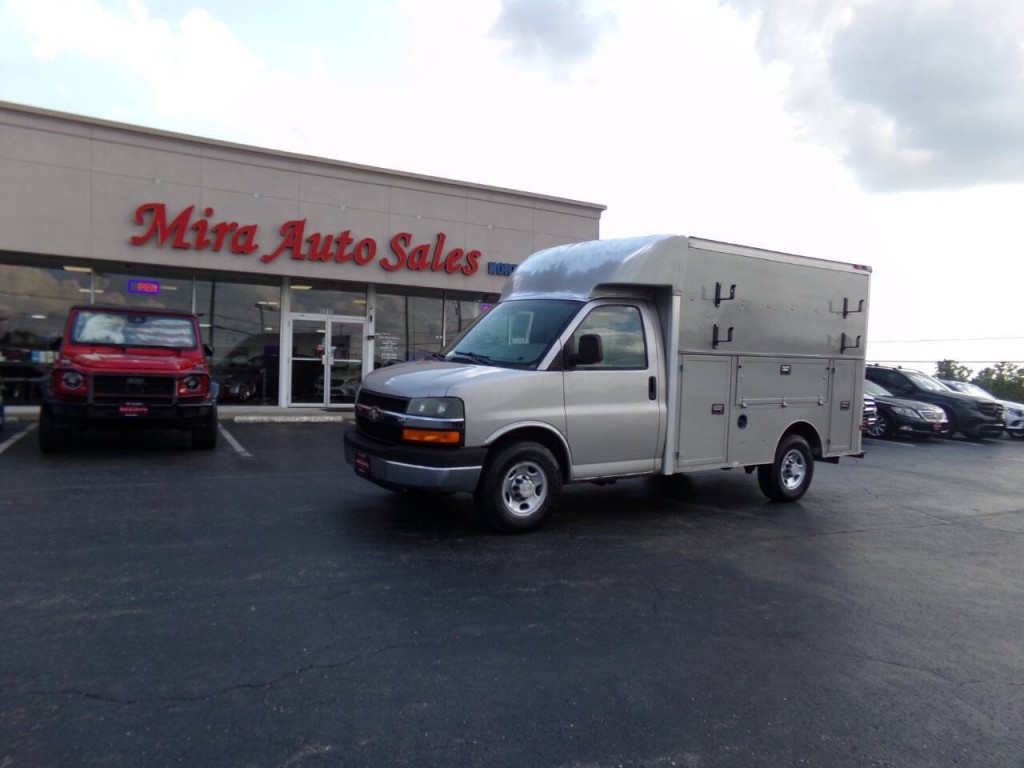2008 Chevrolet Express Image 2