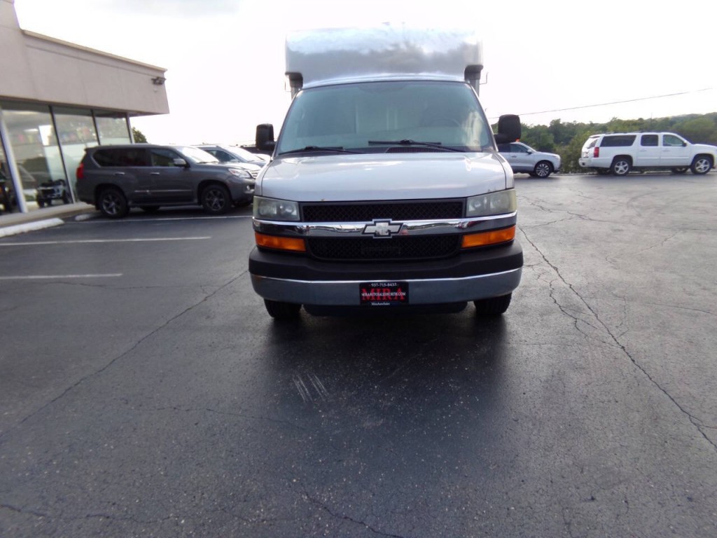 2008 Chevrolet Express Image 3