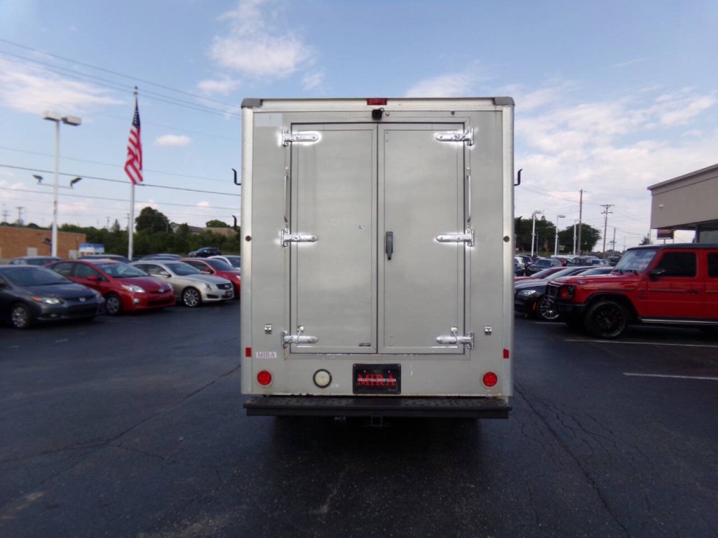 2008 Chevrolet Express Image 7