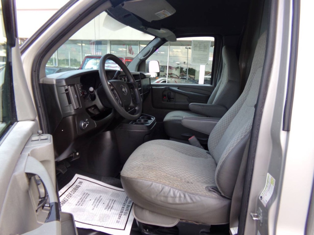 2008 Chevrolet Express Image 9