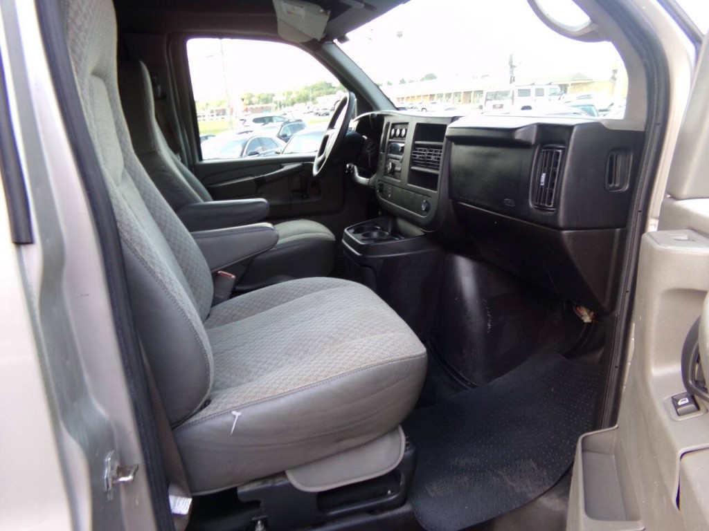 2008 Chevrolet Express Image 15