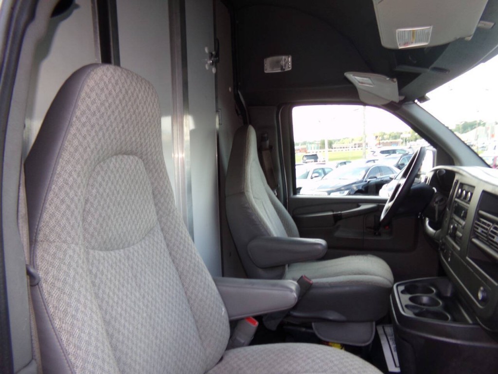 2008 Chevrolet Express Image 16