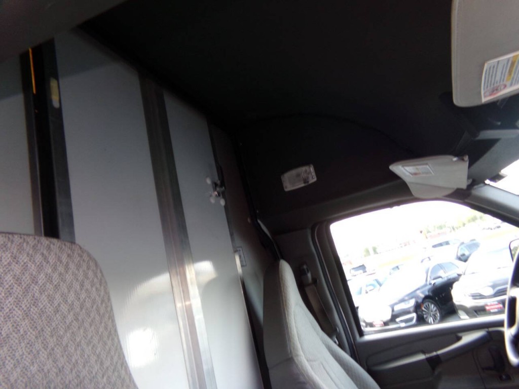 2008 Chevrolet Express Image 19