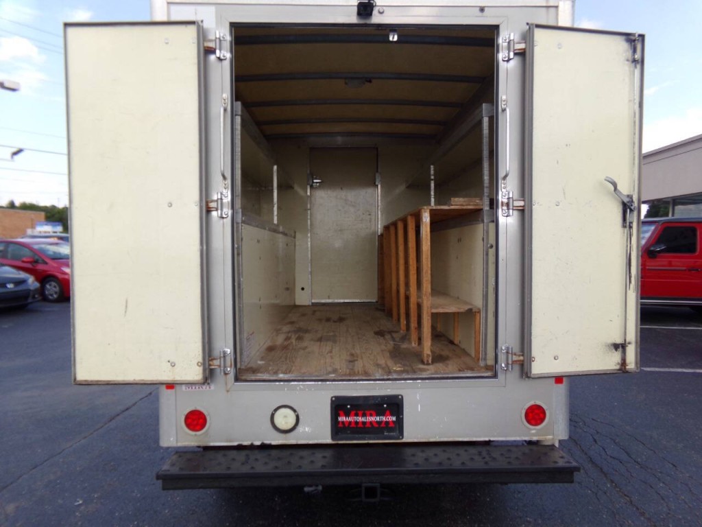 2008 Chevrolet Express Image 23