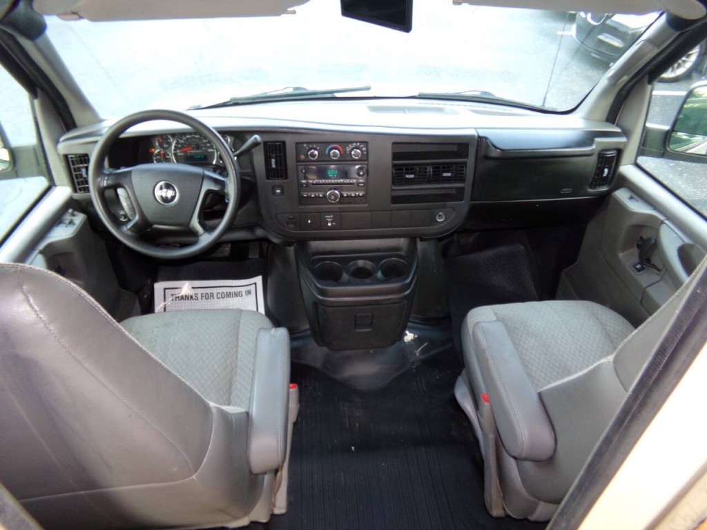 2008 Chevrolet Express Image 29