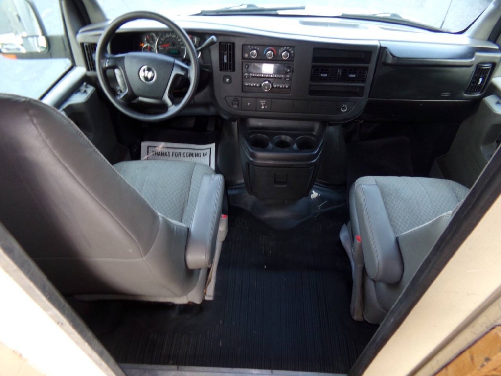 2008 Chevrolet Express Image 30