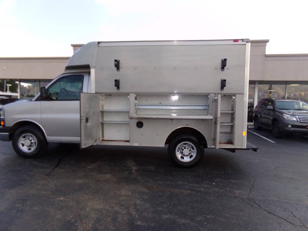 2008 Chevrolet Express Image 32