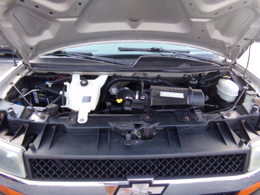 2008 Chevrolet Express Image 35