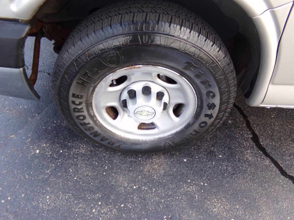 2008 Chevrolet Express Image 41