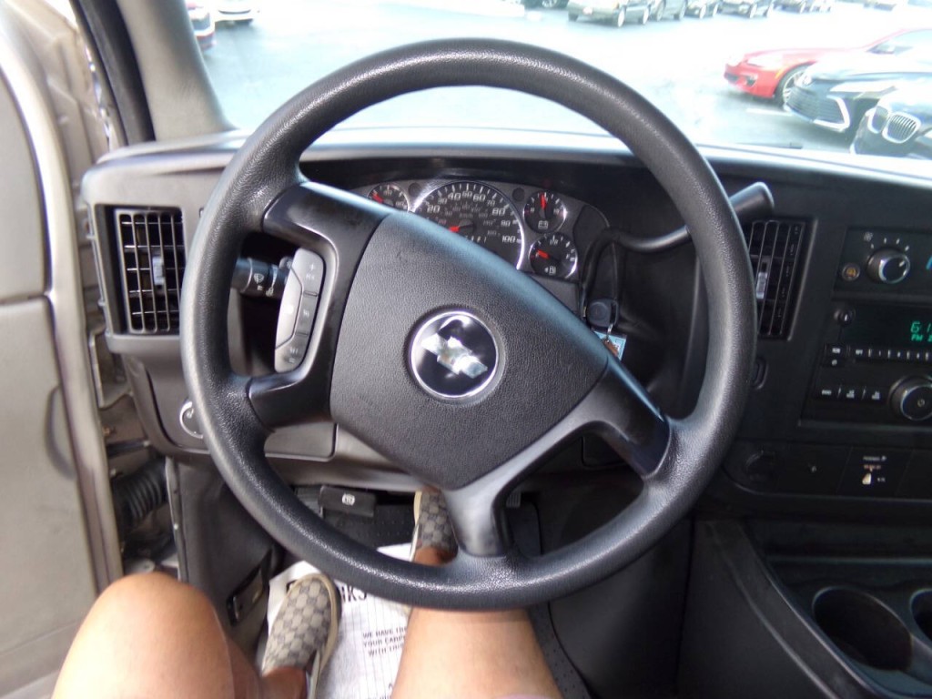2008 Chevrolet Express Image 55
