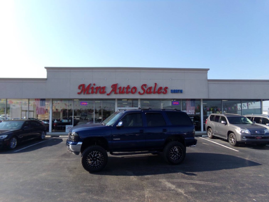 2003 GMC Yukon Image 2