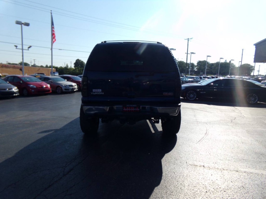 2003 GMC Yukon Image 8